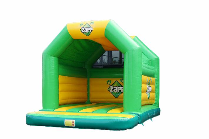 Maatwerk springkussen voor ZAPP met logo's en eigen kleuren